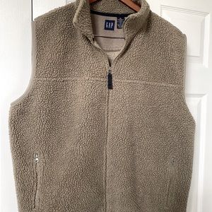 Gap men’s vest.